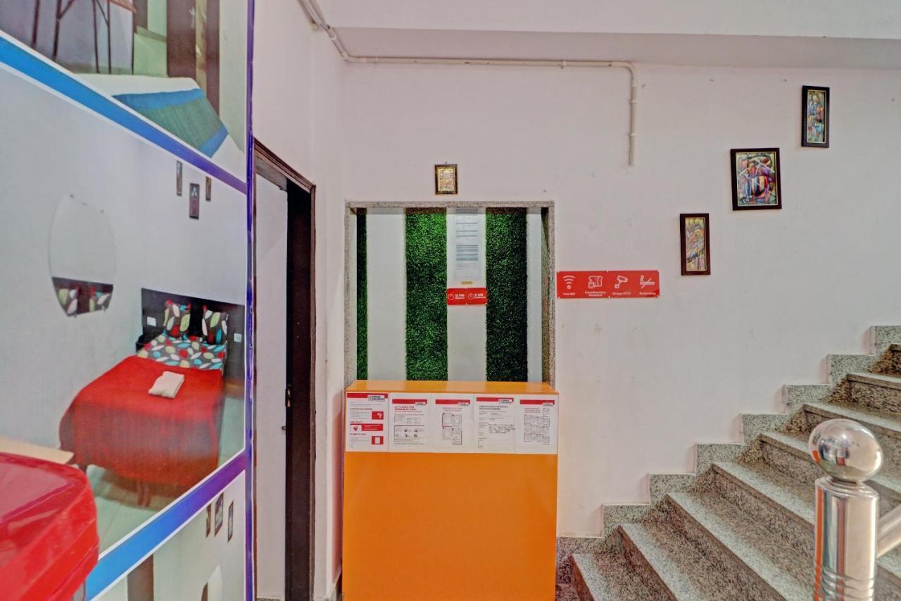 Oyo 81168 Collection O Dwarka Mor นิวเดลี ภายนอก รูปภาพ