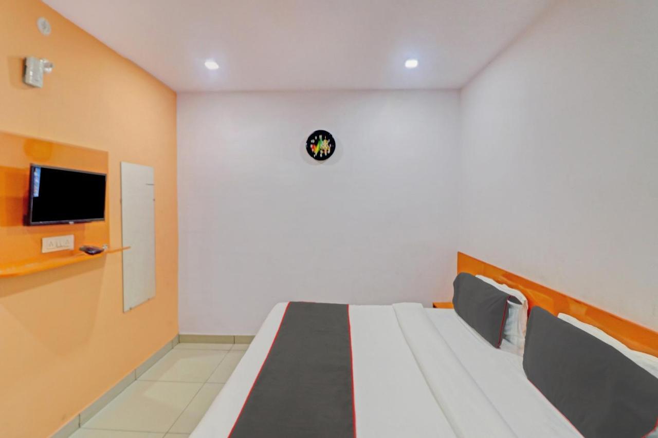 Oyo 81168 Collection O Dwarka Mor นิวเดลี ภายนอก รูปภาพ