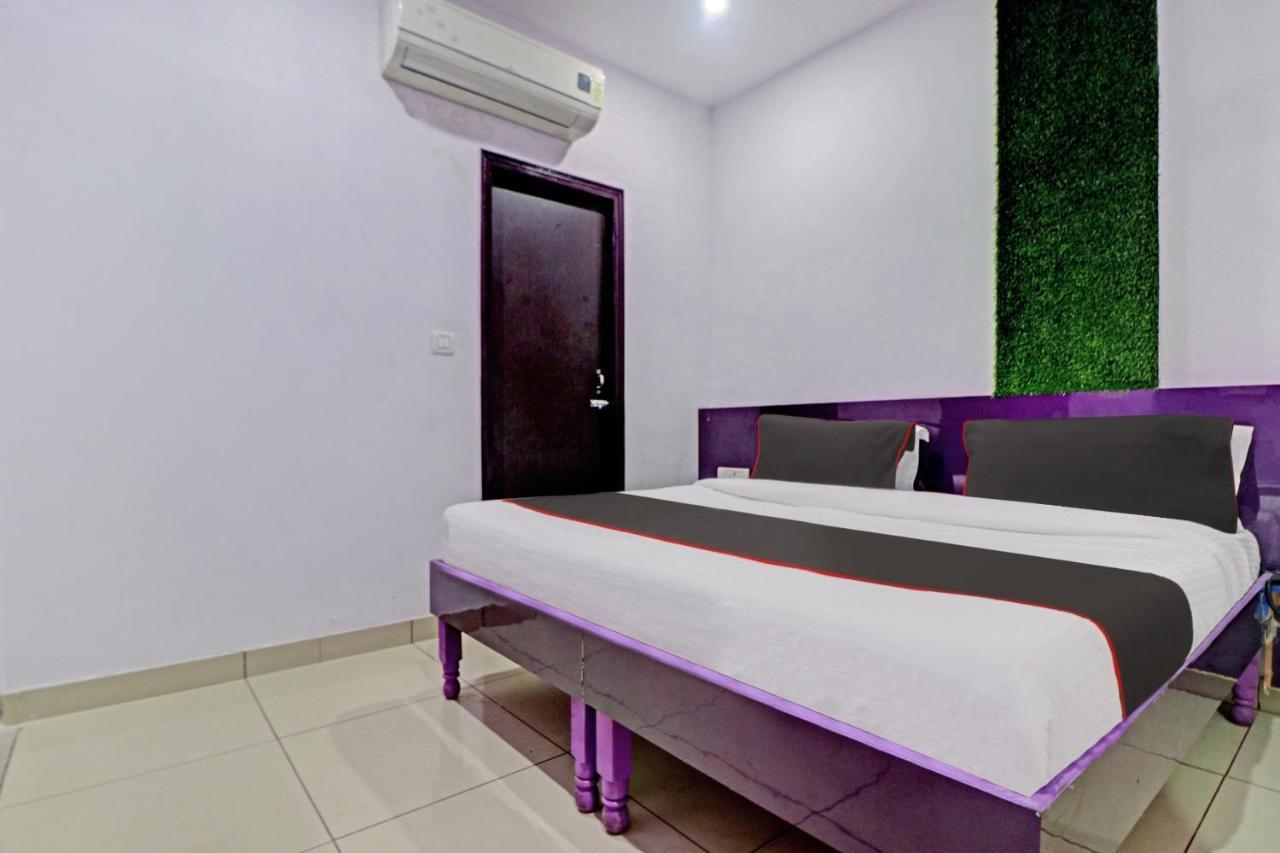 Oyo 81168 Collection O Dwarka Mor นิวเดลี ภายนอก รูปภาพ