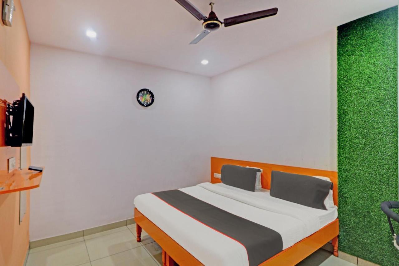 Oyo 81168 Collection O Dwarka Mor นิวเดลี ภายนอก รูปภาพ