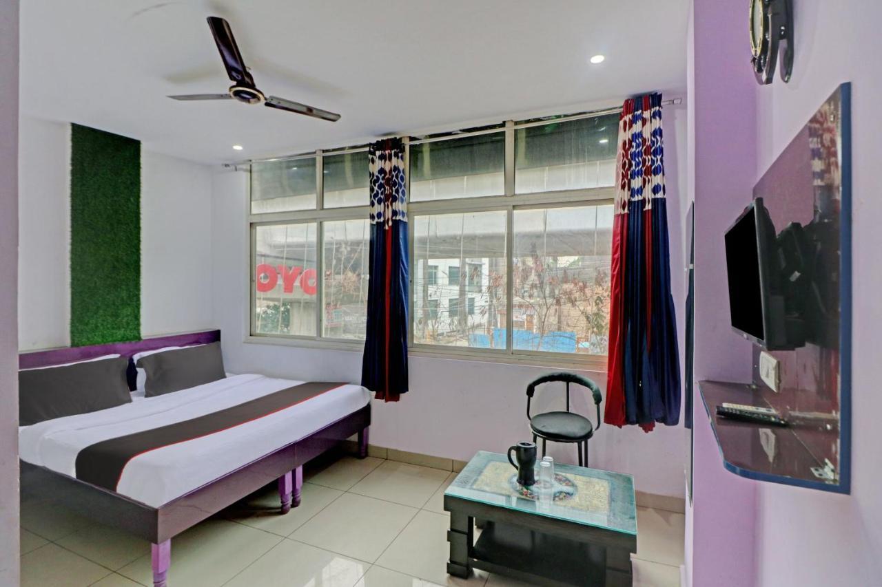 Oyo 81168 Collection O Dwarka Mor นิวเดลี ภายนอก รูปภาพ