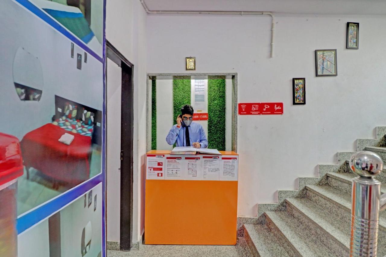 Oyo 81168 Collection O Dwarka Mor นิวเดลี ภายนอก รูปภาพ